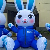 Надувная фигура "Заяц" - Производственное предприятие АЭРО - Пневмокаркасные шатры и палатки,  надувные рекламные конструкции, надувные сцены, арки  и пневмокостюмы